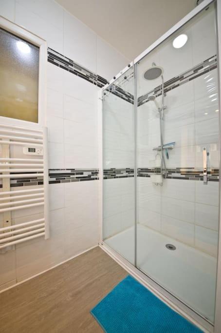 Gite 65 M2 200 M Gare T-G-V 400 M Centre-Ville Grand Parking 250 Places Gratuit Face Au Logement 阿拉斯 外观 照片